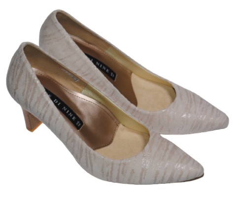 【靴のHOSHIKAWA】  『NINE DI NINE 8520』 ナインディナイン パンプス 21.5cm〜25cm EEE ベージュ レディース ヒール カジュアル 本革 国産