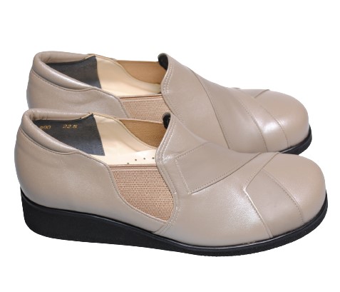 【靴のHOSHIKAWA】  『A-OK 5890』 エーオーケー スリッポン 21.5cm〜24.5cm EEE レディース グレージュメタ フラット底 サイドゴア 牛革 春夏