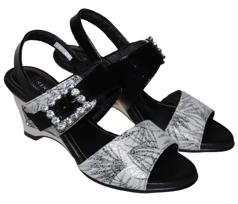 【靴のHOSHIKAWA】  『NINE DI NINE 2341』 ナインティナイン バックバンドサンダル 21.5cm〜24.5cm EEE ホワイト ウェッジヒール 国産 本革 春夏