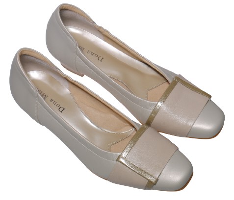 【靴のHOSHIKAWA】 Dona Miss 5830 22糎〜25糎 EEE ドナミス パンプス レディース Nベージュ バックル 置き目踵 エナメル 商行為 国産 本革 秋冬
