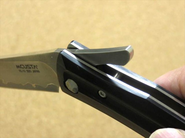 関の刃物 フリクションフォルダー 7.5cm (75mm) エムカスタ MCUSTA 3層鋼 VG-10 ランダムプレスウッド緑黒ハンドル  折りたたみナイフ 肥 - s-k-y-inc.jp