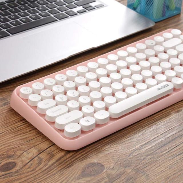 ティアラ スカイブルーのキーボードが可愛い15.6インチノートパソコン ASCII.jp：タッチパッドにテンキーを搭載！サードウェーブが普段