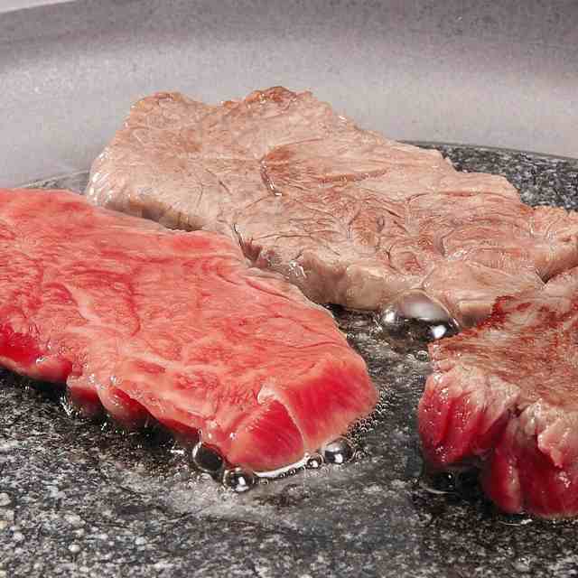 近江牛 焼肉 300g×2 《送料無料》 冷凍 滋賀 プレゼント ギフト 贈答 贈り物 ご褒美 お中元 お歳暮 お祝い 内祝い 敬老の日 お取り寄せ