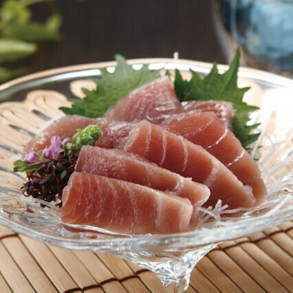 「三浦三崎」訳有 天然目鉢マグロ ブロック（中トロ 赤身 柵どり皮付） 《送料無料》  冷凍 神奈川 プレゼント ギフト 贈答 贈り物 ご褒美 お中元 お歳暮 お祝い 内祝い 敬老の日 お取り寄せ 産地直送 訳有 天然目鉢 マグロ ブロック 詰合せ 【売れ筋】【当店オススメ】 6,970円