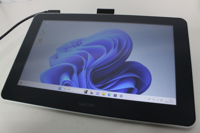 Wacom One/13.3インチ/液晶ペンタブレット/DTC133 ？の通販はau PAY