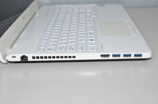 富士通ノートパソコン i7 新品SSD512GB メモリ8GBブルーレイ