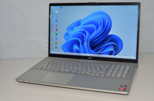 中古美品ノートパソコン Windows11+office 爆速SSD512GB 富士通 NH77