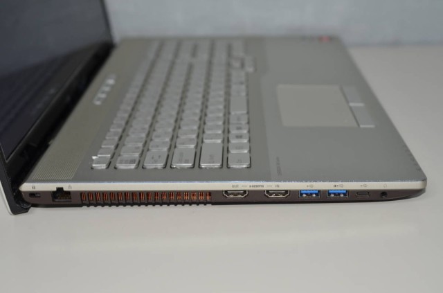 中古美品ノートパソコン Windows11+office 爆速SSD512GB 富士通 NH77