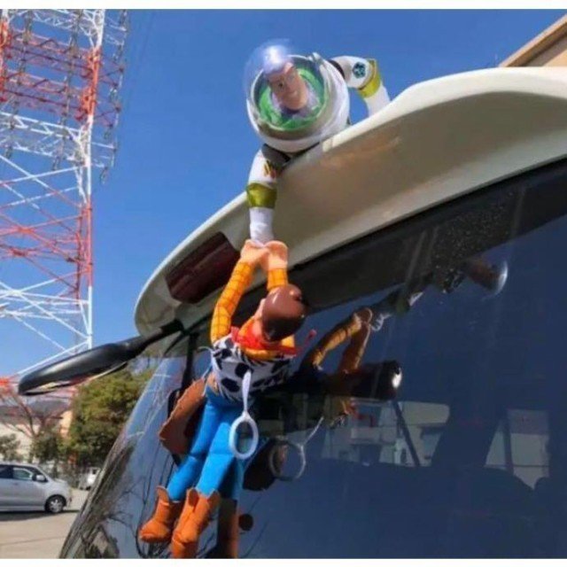 新品！トイストーリー ウッディ バズ 車ぶら下がり人形！ヘルメット