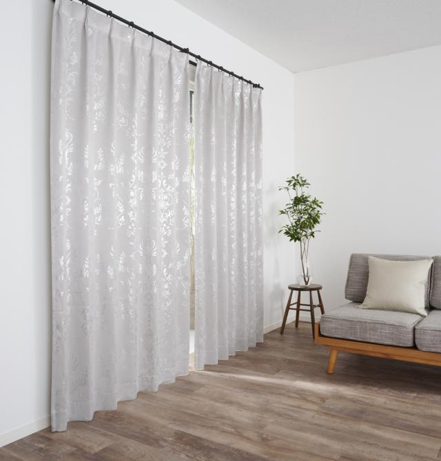 カーテン 2級遮光 シャンデリア ダマスク オーナメント柄 グレーベージュ 100x200cm 2枚組  クレアール [遮光カーテン ドレープカーテン Bフック 正面付 ダマスク柄 オーナメント柄 シャンデリア柄 モダン エレガント 光沢のある生地 2枚セット ]の通販は 5,793円