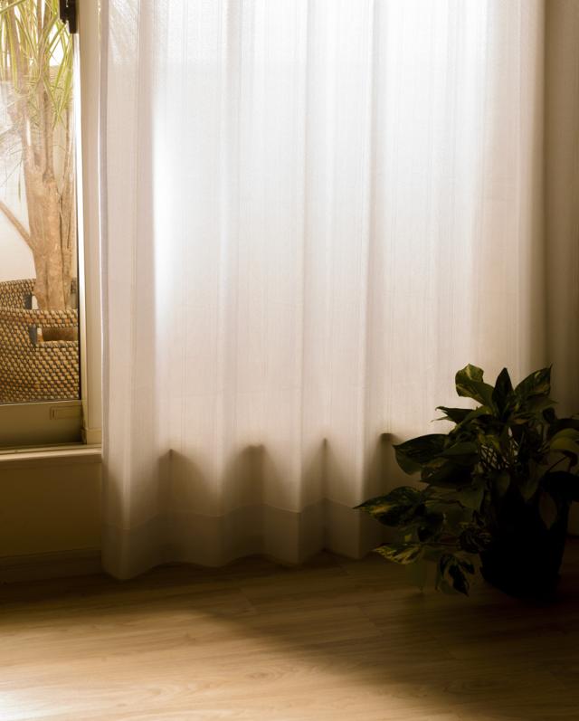 UV ミラーレースカーテン ストライプ ホワイト 幅100x丈138cm 2枚組 日本製 [遮熱 日差し 寝室 リビング 西日 クレアール]