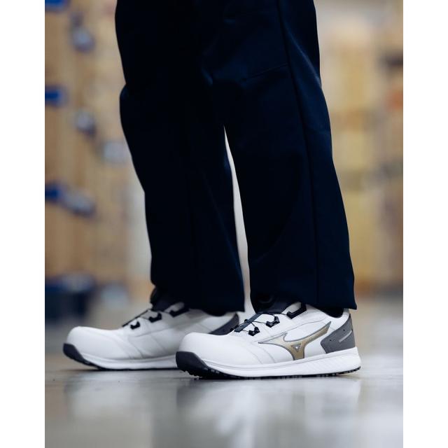 オールマイティ ワークシューズ 27.5cm ホワイト×ゴールド×グレー SU 51 L BOA F1GA231701275 ミズノ [作業靴 ワーキング スニーカー ユニセックス ローカット ダイヤル靴 軽量 ]