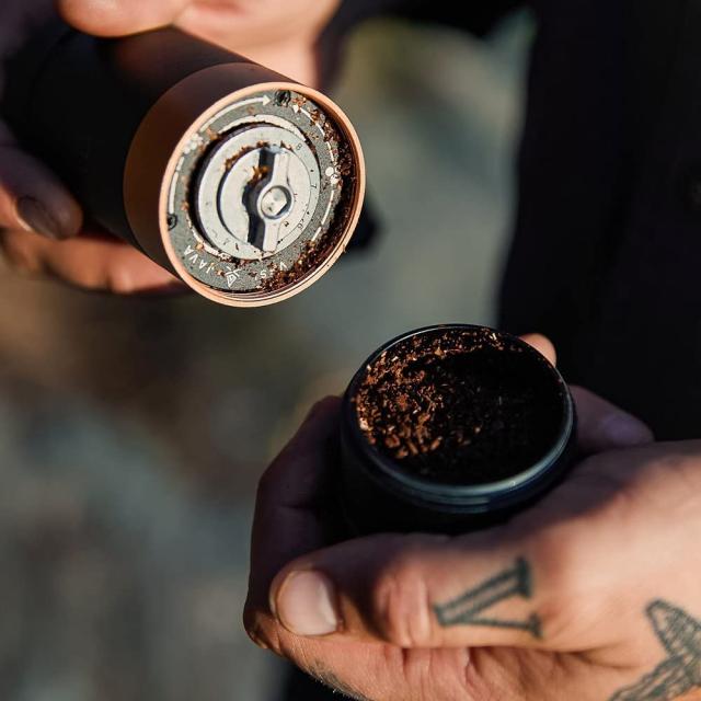 VSLL JAVA COFFEE GRINDER ハンドーコーヒーグラインダー コーヒーミル コーヒー アウトドア キャンプ ハンドミル 器具 コーヒー豆 珈琲 コンパクト 軽量 軽い 焚き火 登山 BBQ キャンプ用品 ソロキャンプ アウトドアギア 調理器具 こだわり ドリップ フィルター_7