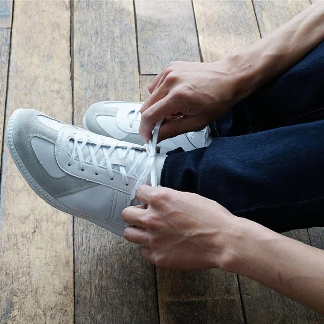 ジャーマントレーナー スニーカー メンズ 白 おしゃれ 白スニーカー