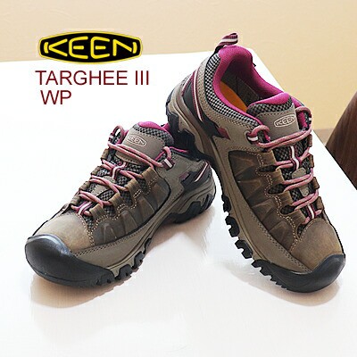 【返品交換送料無料】KEEN キーン レディース TARGHEE III WP ターギー3 ウォータープルーフ WEISS/BOYSENBERRY ワイス/ボイセンベリー の通販は