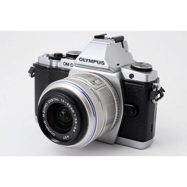 【中古】オリンパス OLYMPUS OM-D E-M5 シルバー レンズセット 美品 SDカードフラッシュ付きの通販は