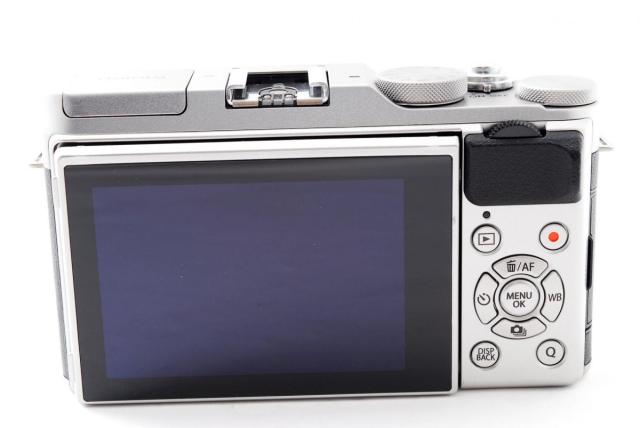 中古】フジフィルム Fujifilm X-A3 シルバー レンズキット 美品 小型  