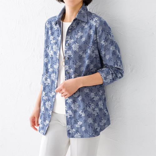 日本製 リーフ柄 ダンガリージャカードブラウス ブルー ブラウス シャツ 長袖 葉っぱ 青 レディース 婦人服 ミセス シニア 女性 大人 ボタニカル柄 模様 上品 コットン ダンガリーシャツ シニアファッション 40代 50代 60代 70代 80代 母の日 お母さん 秋冬　fuji　p27657