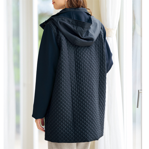 キルト切替えデザインコート ネイビー ハーフコート フード付き キルティングコート レディース 婦人服 ミセス シニア 女性 大人 紺色 ジップアップ ボタン留め フーディー 中わた入り シンプル 無地 40代 50代 60代 70代 80代 90代 母の日 お母さん 冬物 秋冬　nss　p28149_1