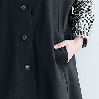 ゆったりロングベスト ブラック 麻混 ベスト 前開き ロング丈 半袖 レディース 婦人服 ミセス シニア 女性 大人 チョッキ 体型カバー 黒 丸首 クルーネック 前ボタン 無地 シンプル おしゃれ ファッション 40代 50代 60代 70代 80代 90代 母の日 お母さん 春夏　nss　p28337_3