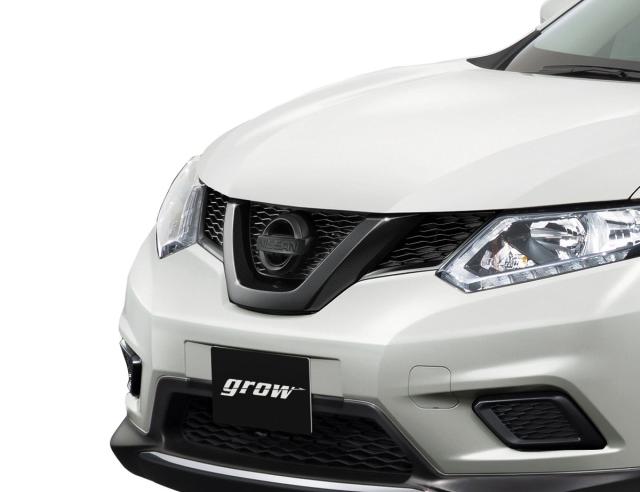 日産　ｇｒｏｗ　Ｔ３２/ＮＴ３２エクストレイルM/C前（前期）　カーボングリルモール　エアロ　ブラック　送料込みの通販は 29,910円