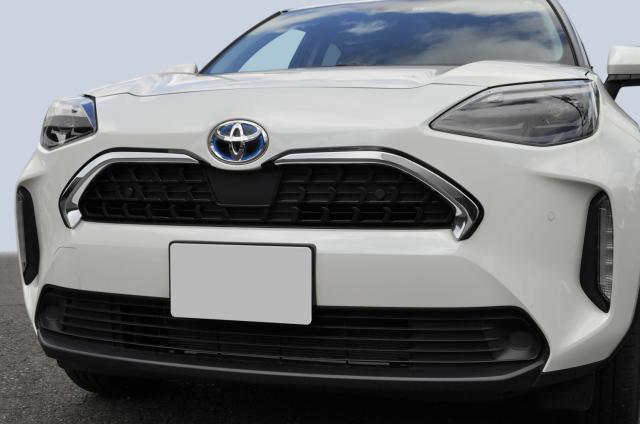 トヨタ　ヤリスクロス　フロントグリルガーニッシュ　クローム　ガラスコーティング施工済みの通販は 8,600円
