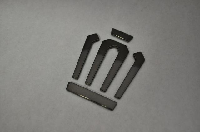 トヨタ　カラー　エンブレム　送料無料　ＡＺＳＨ３６　クラウンスポーツ　フロント単品　ブラック　純正　メッキの通販は 7,900円