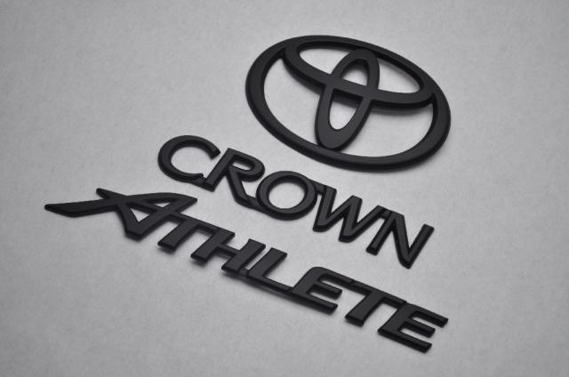 トヨタ　マットブラック/ピアノブラック　エンブレム　送料無料　１８系　クラウン　アスリート　リア３点ＳＥＴ　カーパーツ　純正　メッキの通販は 14,586円
