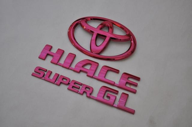 トヨタ　カラー　エンブレム　送料無料　２００系　ハイエース　レッドメッキ リア３点　カーパーツ　純正　メッキの通販は