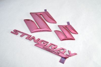 スズキ　カラー　エンブレム　送料無料　ＭＨ３４　スティングレー　レッド　３点　カーパーツ　純正　メッキの通販は