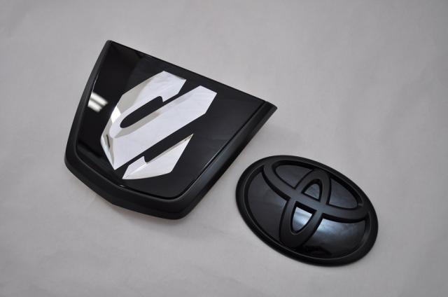 トヨタ　マットブラック/ピアノブラック　エンブレム　送料無料　３０系　アルファード　（Ｍ／Ｃ前）　フロント/リア　２点ＳＥＴ　純正　メッキの通販は 24,637円