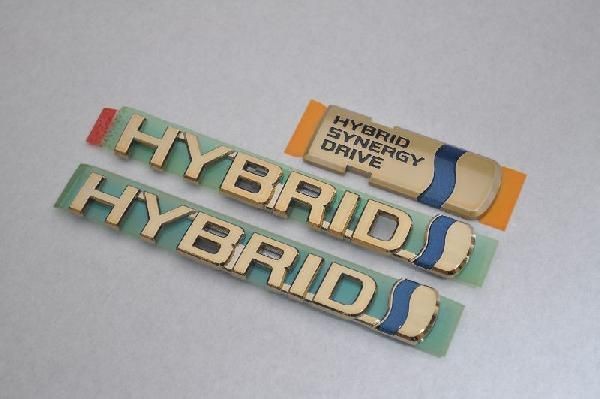 トヨタ　カラー　エンブレム　送料無料　ＺＶＷ４０系　プリウスα　ゴールド　3点　カーパーツ　純正　メッキの通販は 16,100円