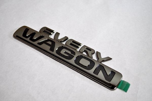 スズキ　カラー　エンブレム　送料無料　ＤＡ６４Ｗ　エブリィ　エブリィワゴンロゴ　ブラック　カーパーツ　純正　メッキの通販は 5,412円