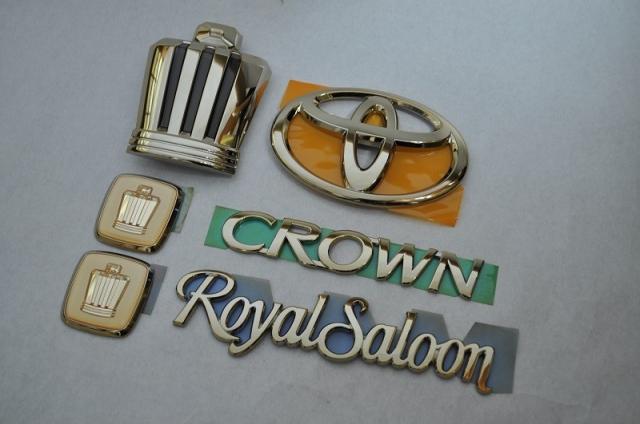 トヨタ　カラー　エンブレム　送料無料　GRS２００系　クラウンロイヤル　ゴールド　６点　カーパーツ　純正　メッキの通販は