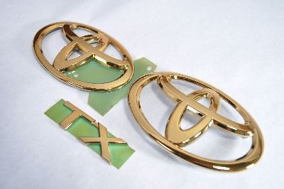 トヨタ　カラー　エンブレム　送料無料　ＧＲＪ１５０　ランドクルーザー　プラド　ゴールド　３点　前・中・後期共通　純正　メッキの通販は 14,025円