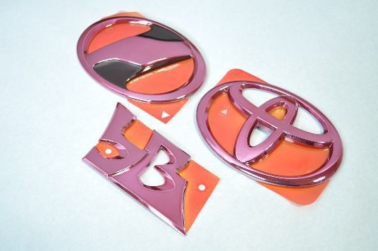 トヨタ　カラー　エンブレム　送料無料　ＱＮＣ系　ｂＢ　レッド　３点　カーパーツ　純正　メッキの通販は 13,244円