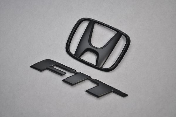 ホンダ　マットブラック/ピアノブラック　エンブレム　送料無料　ＧＥ８系　フィット　リア２点ＳＥＴ　カーパーツ　純正　メッキの通販は 10,500円