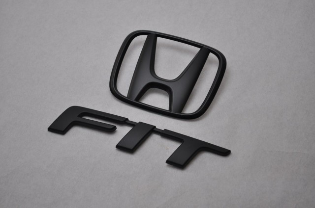 ホンダ　マットブラック/ピアノブラック　エンブレム　送料無料　ＧＫ３系　フィット　リア2点　カーパーツ　純正　メッキの通販は
