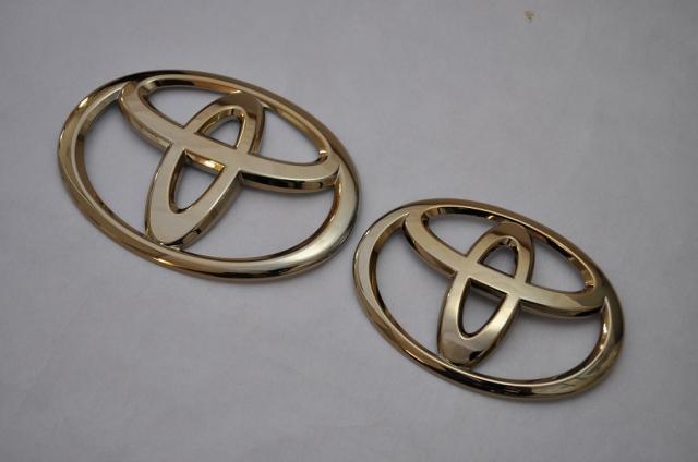 トヨタ　カラー　エンブレム　送料無料　Ｍ９００Ａ/Ｍ９１０Ａ　タンク　フロント/リア　ゴールド　カーパーツ　純正　メッキの通販は