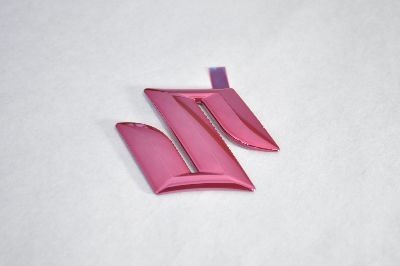 スズキ　カラー　エンブレム　送料無料　ＭＨ２３　スティングレー　リアＳマーク　レッド　カーパーツ　純正　メッキの通販は