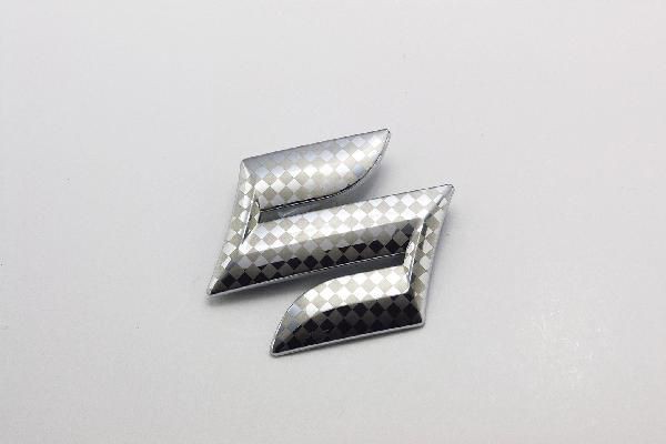 スズキ　ファサネイトエンブレム　市松模様風　ＭＲ３１Ｓ　ハスラー　セット　クローム　カーパーツ　純正　メッキの通販は