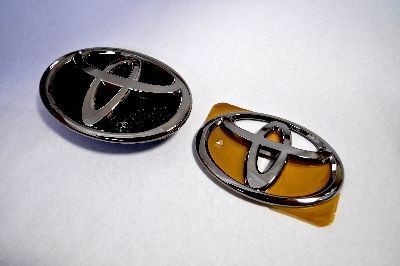 カラー　エンブレム　送料無料　ＮＣＰ１２０系　ラクティス　フロント/リアトヨタマーク　ブラック　カーパーツ　純正　メッキ