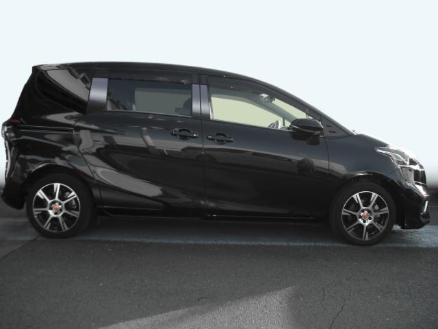 ＮＨＰ１７０系シエンタ　トヨタ　ステンレス　ドアモール　送料無料　鏡面ＨＹＰＥＲ　ブラック　カーパーツ 15,038円