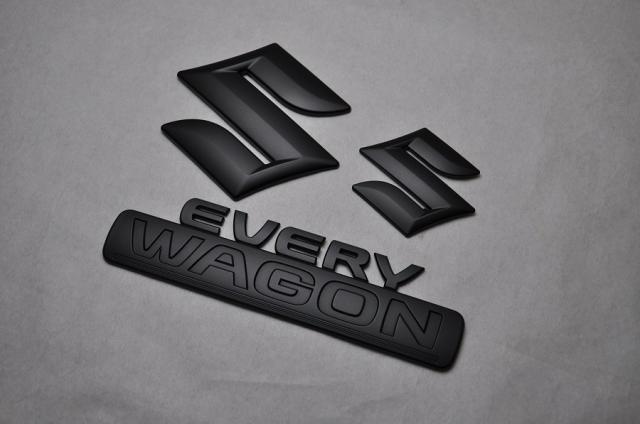 スズキ　マットブラック/ピアノブラック　エンブレム　送料無料　ＤＡ６４Ｗ系　エブリィ　３点ＳＥＴ　カーパーツ　純正　メッキの通販は 11,781円