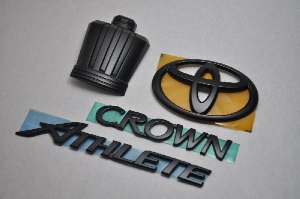 トヨタ　マットブラック/ピアノブラック　エンブレム　送料無料　２００系　クラウン　アスリート　４点ＳＥＴ　カーパーツ　純正　メッキの通販は