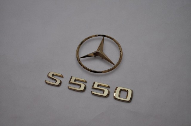 メルセデス　カラー　エンブレム　送料無料　Ｗ２２１ベンツＣＬＳクラス　リア２点　ゴールド　カーパーツ　純正　メッキ