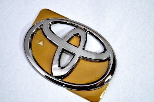 トヨタ　カラー　エンブレム　送料無料　ＺＧＥ２０　ウィッシュ　フロントトヨタマーク　ブラック　カーパーツ　純正　メッキの通販は 7,500円