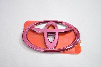 トヨタ　カラー　エンブレム　送料無料　ＺＲＲ７０　ヴォクシー　フロントトヨタマーク　レッド　カーパーツ　純正　メッキの通販は 7,500円