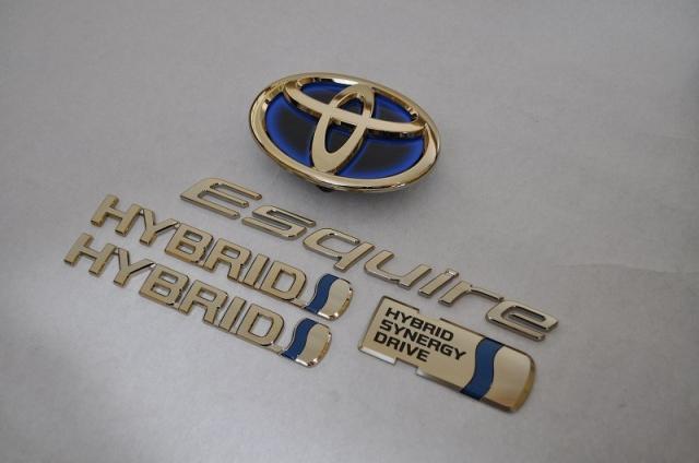 トヨタ　カラー　エンブレム　送料無料　ＺＷＲ８０　エスクァイアハイブリッド　ゴールド　リア5点　カーパーツ　純正　メッキの通販は 28,400円