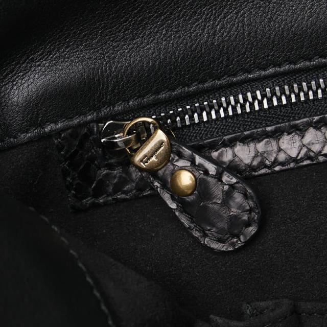サルヴァトーレフェラガモ パイソン ロゴ ヴァラリボン ハンドバッグ ブラック レザー レディース Salvatore Ferragamo 【中古】_6